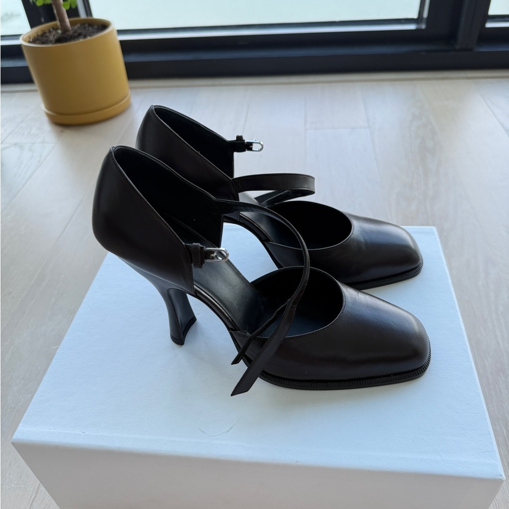 The row Mary Jane pump